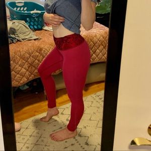 REVERSABLE LULULEMON LEGGINGS